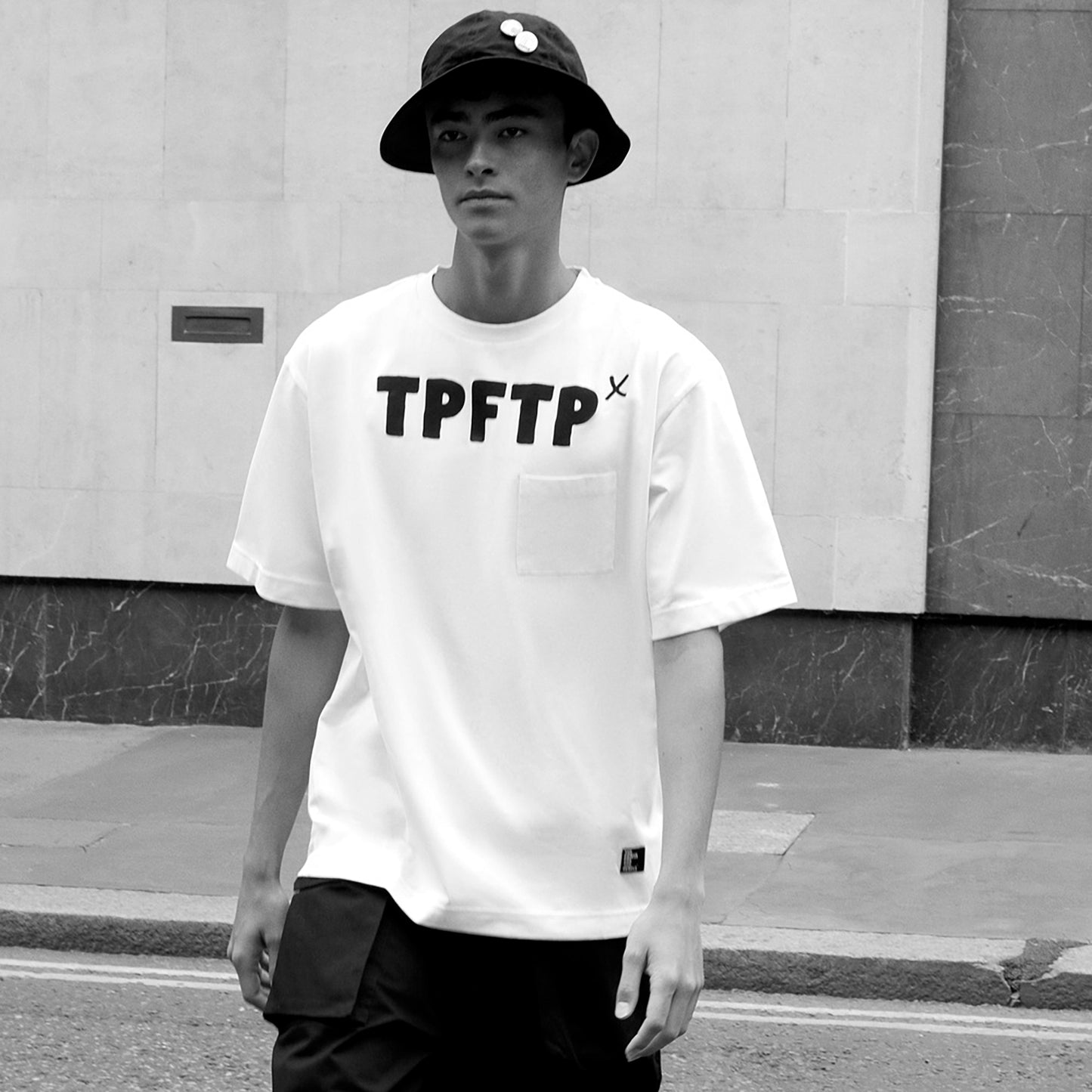 LEE WHITE / BLACK T-SHIRT